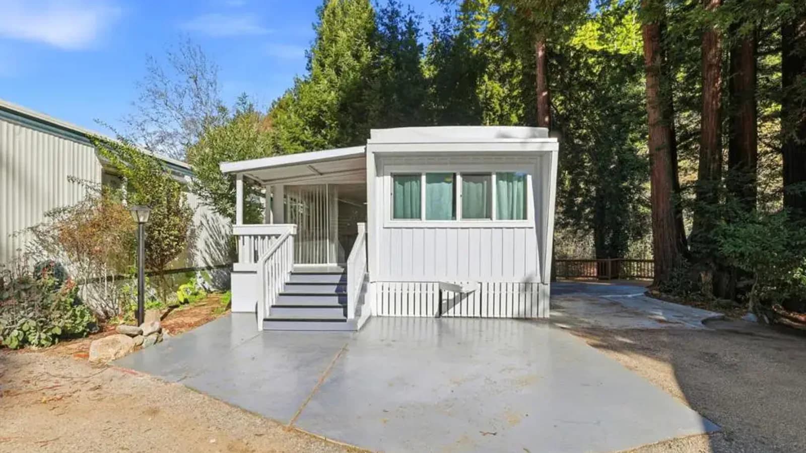 The listing photos 1 of 6